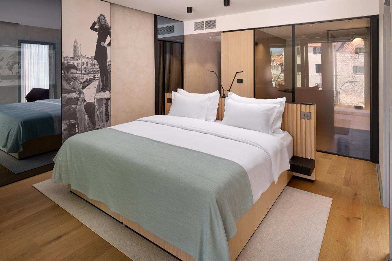 Hotel Ambasador สปลิท ภายนอก รูปภาพ A room at the Hotel