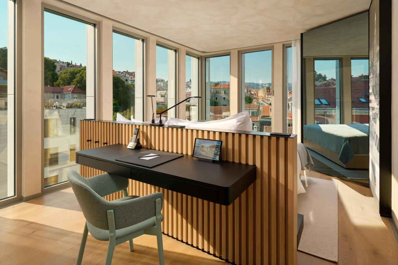 Hotel Ambasador สปลิท ภายนอก รูปภาพ A room at the Hotel