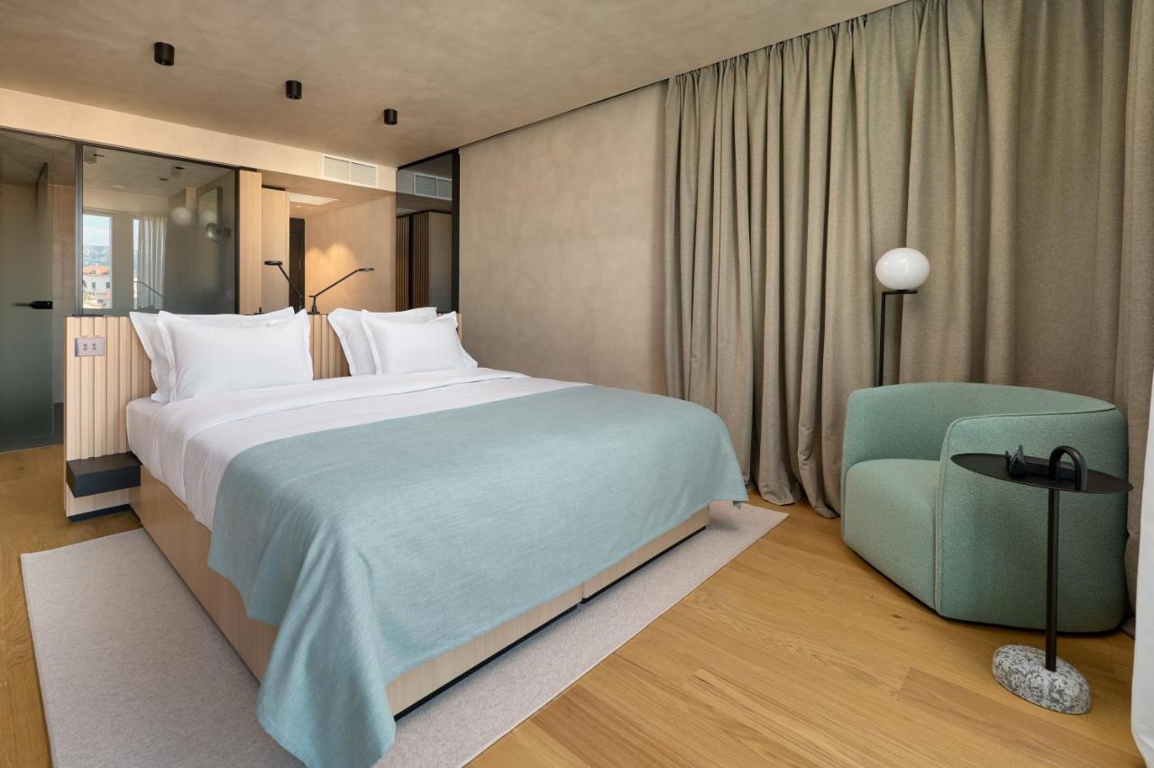 Hotel Ambasador สปลิท ภายนอก รูปภาพ A room at the hotel