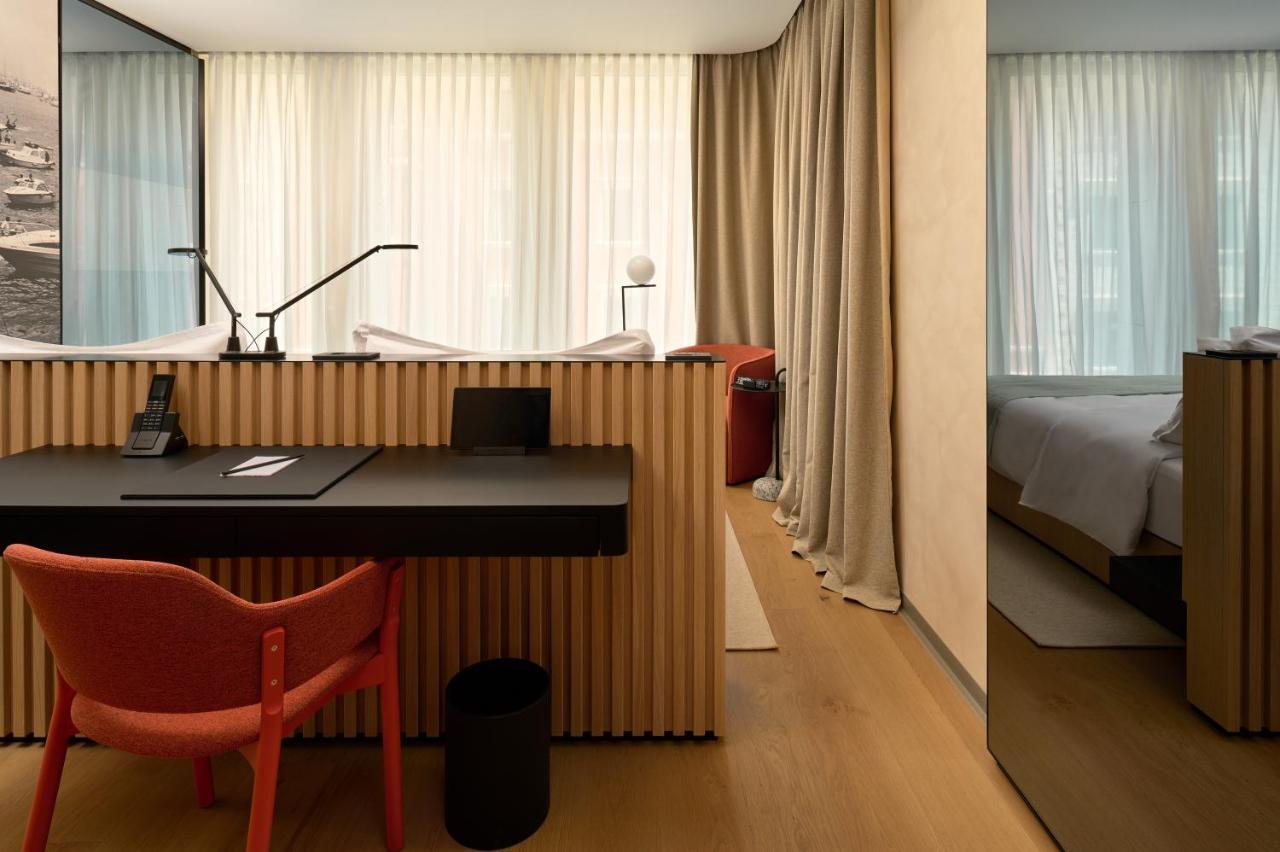 Hotel Ambasador สปลิท ภายนอก รูปภาพ A room at the hotel