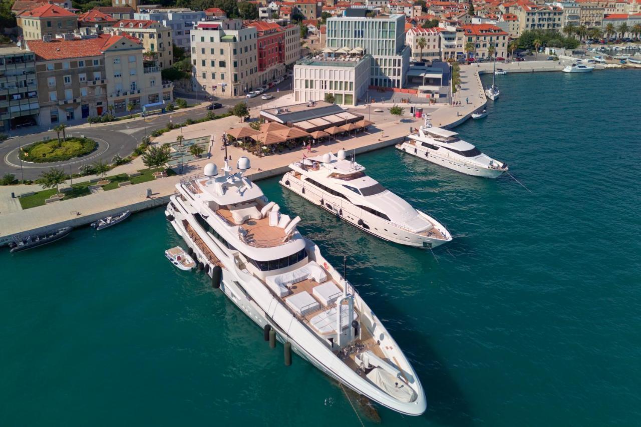 Hotel Ambasador สปลิท ภายนอก รูปภาพ The Port of Trogir