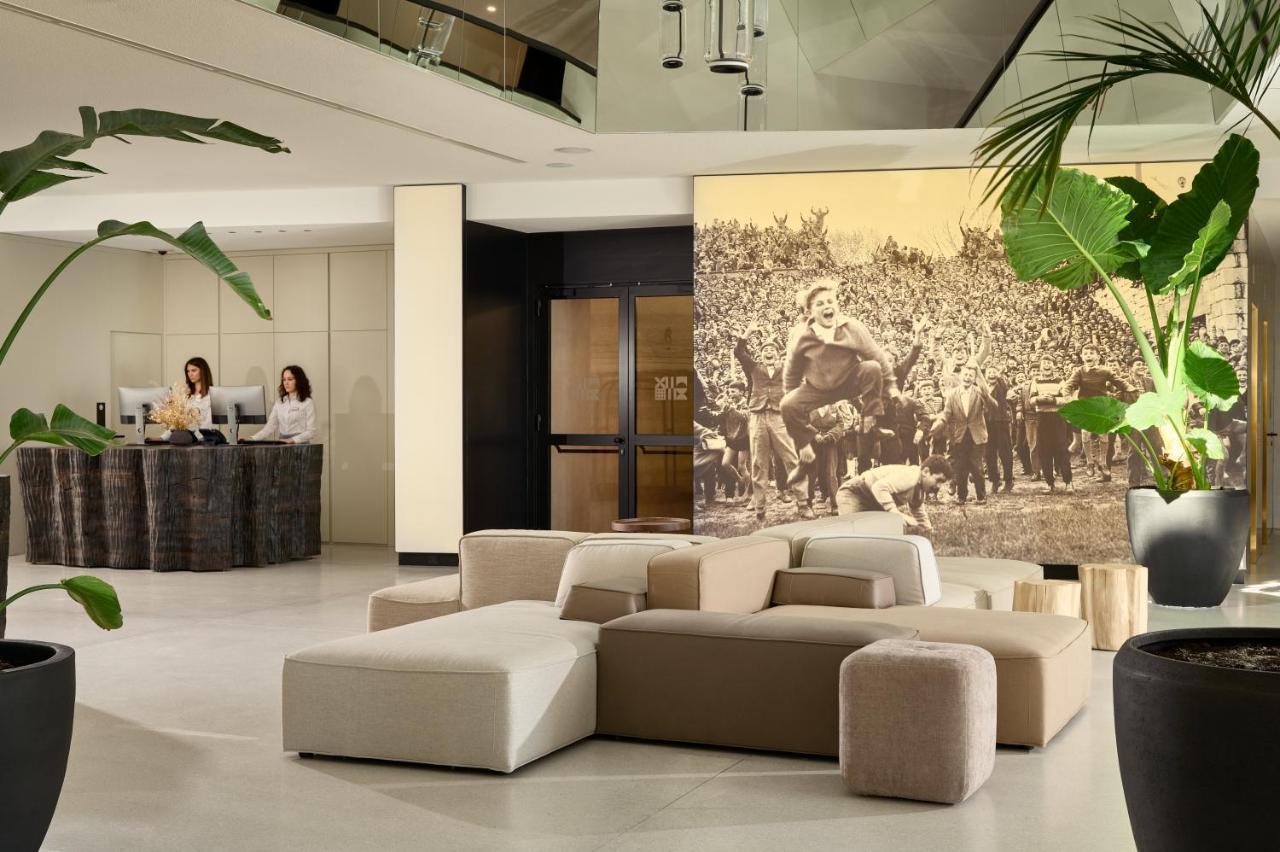 Hotel Ambasador สปลิท ภายนอก รูปภาพ The lobby of the hotel