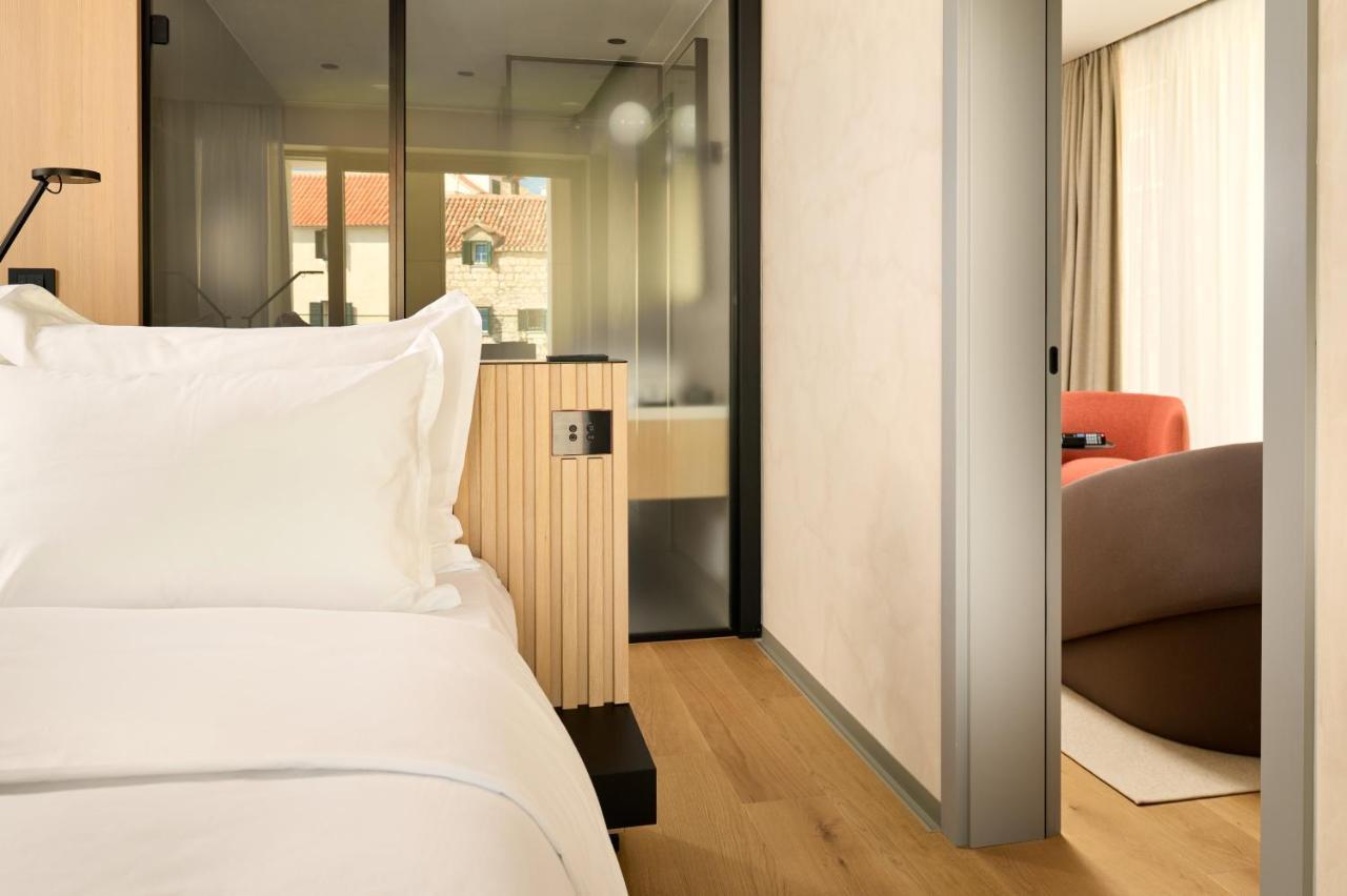 Hotel Ambasador สปลิท ภายนอก รูปภาพ A room at the hotel