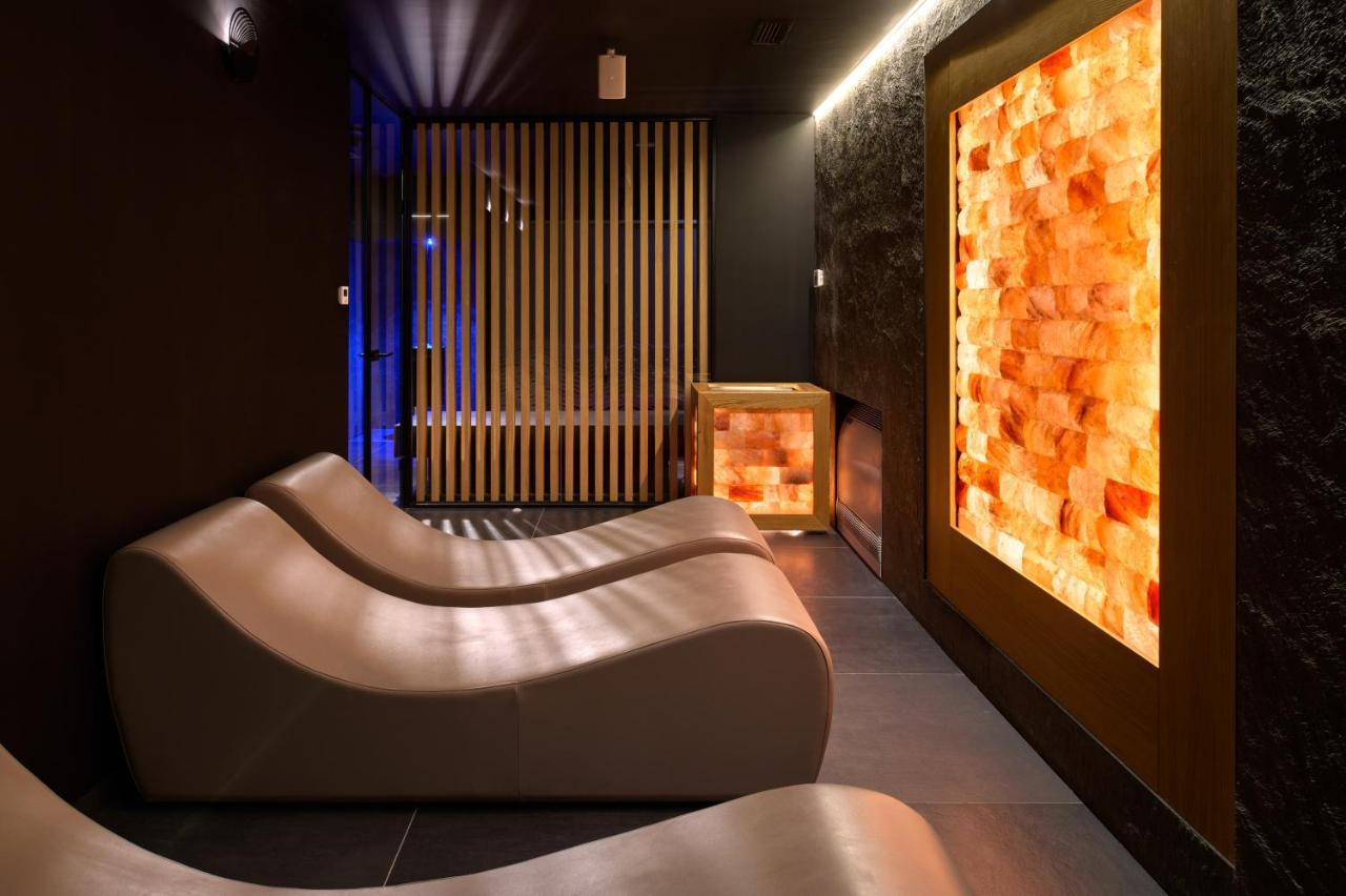 Hotel Ambasador สปลิท ภายนอก รูปภาพ Salt room