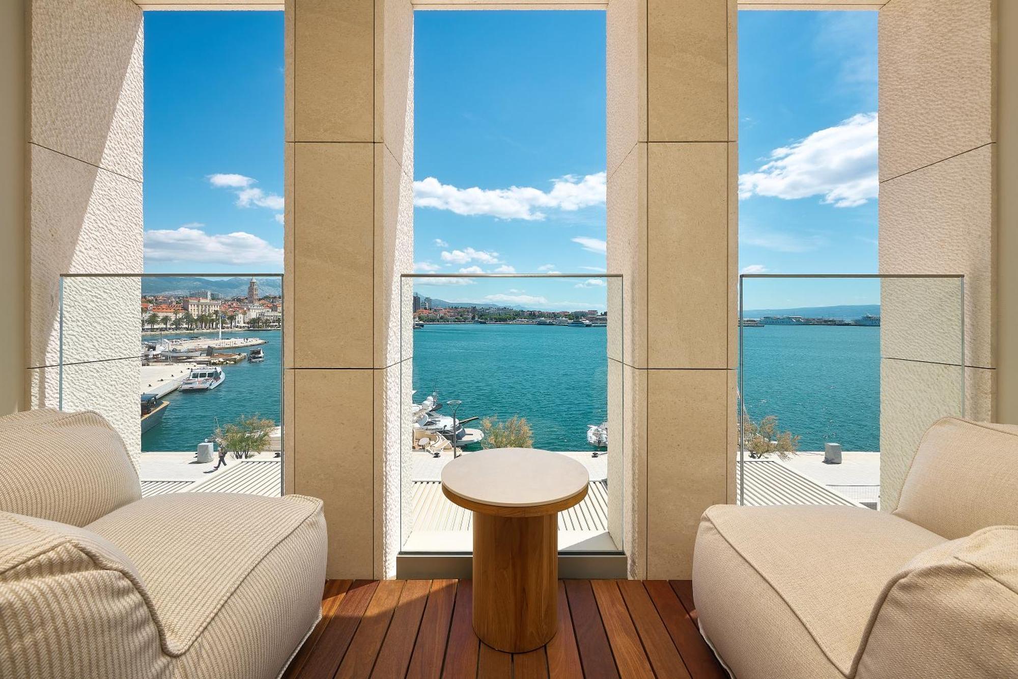 Hotel Ambasador สปลิท ภายนอก รูปภาพ View from the hotel