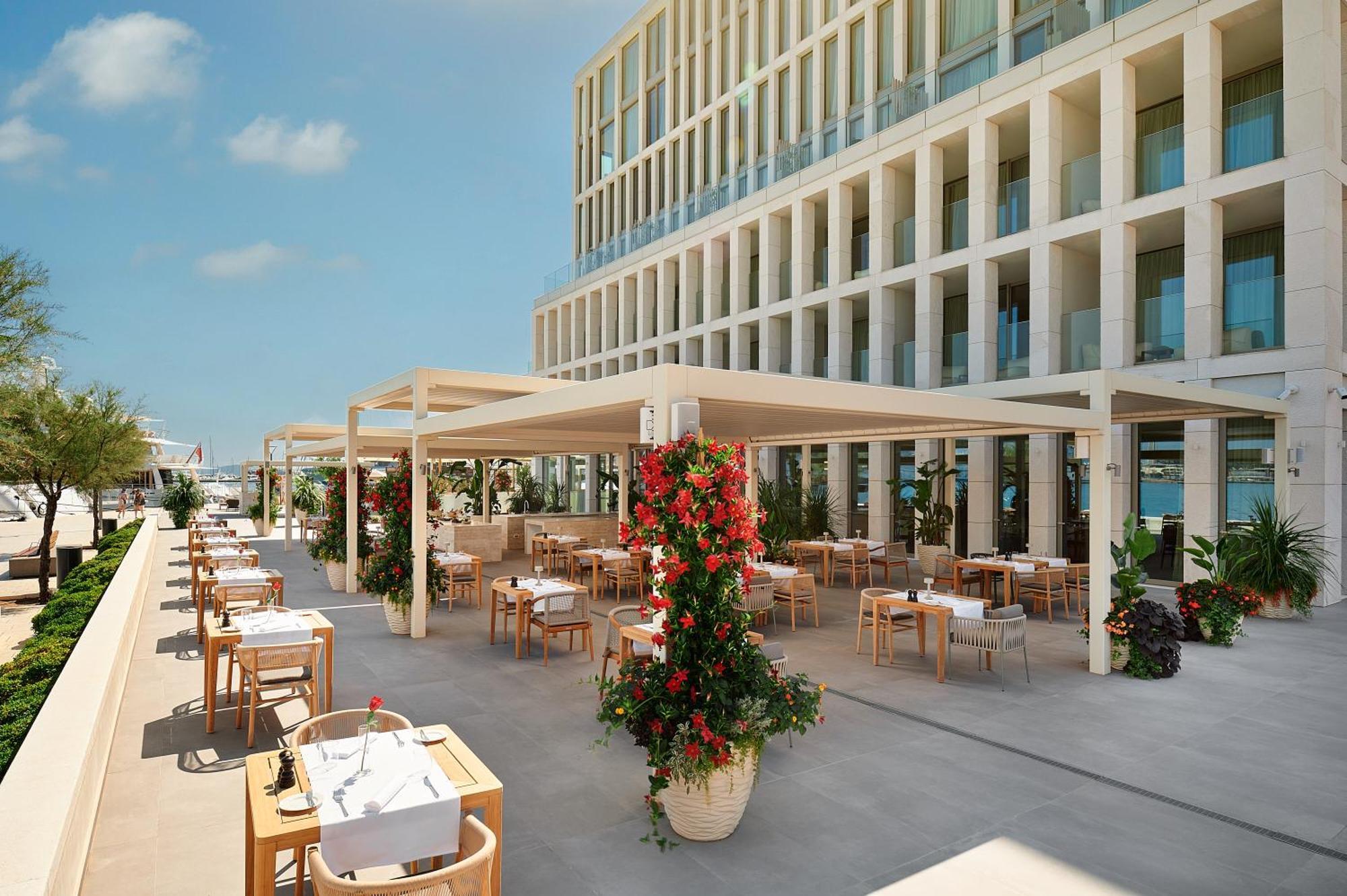 Hotel Ambasador สปลิท ภายนอก รูปภาพ The Westin Athens