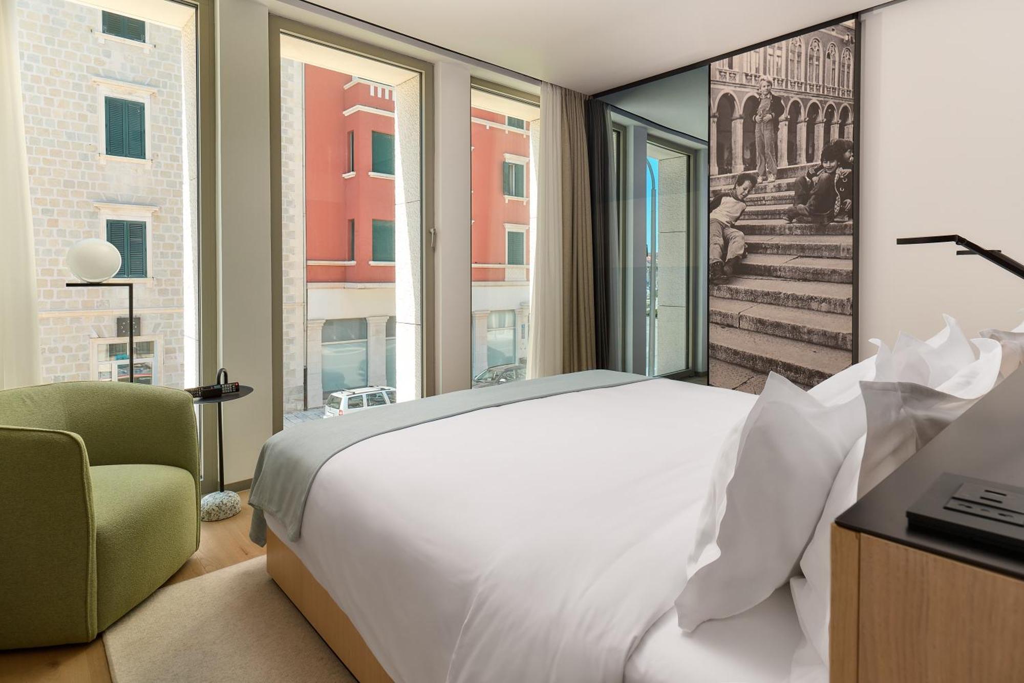 Hotel Ambasador สปลิท ภายนอก รูปภาพ A bedroom at the hotel